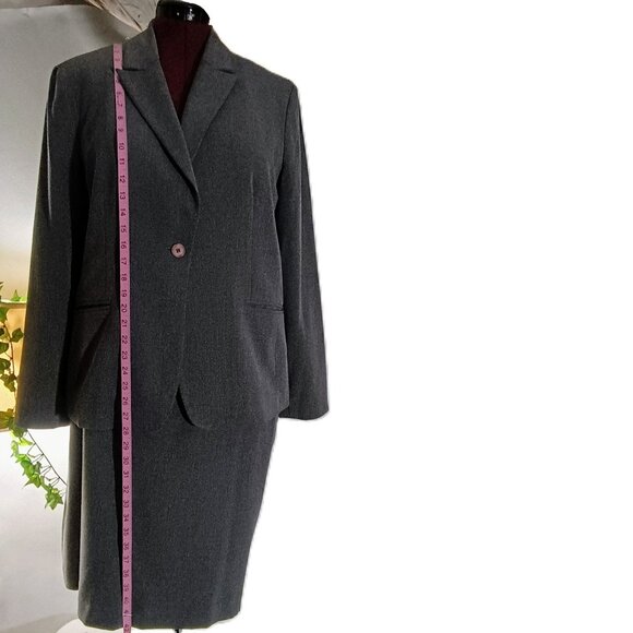EUC: Jones & Co Size 18 Gray Three-Piece Suit - Picture 6 of 15